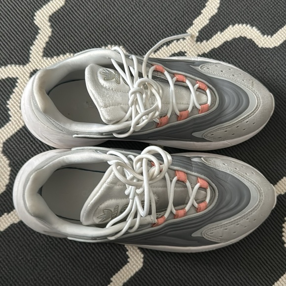 Adidas running shoes - Picture 2 of 2